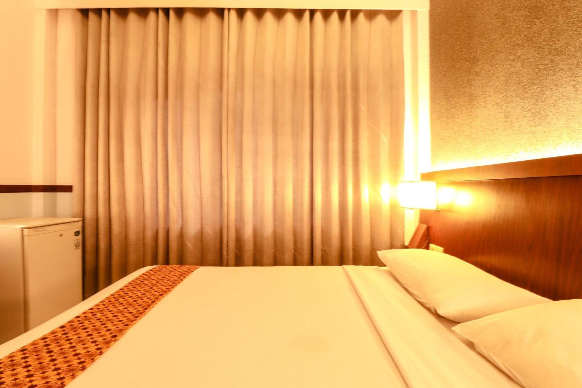 Hotel Jawa Сурабая Екстериор снимка